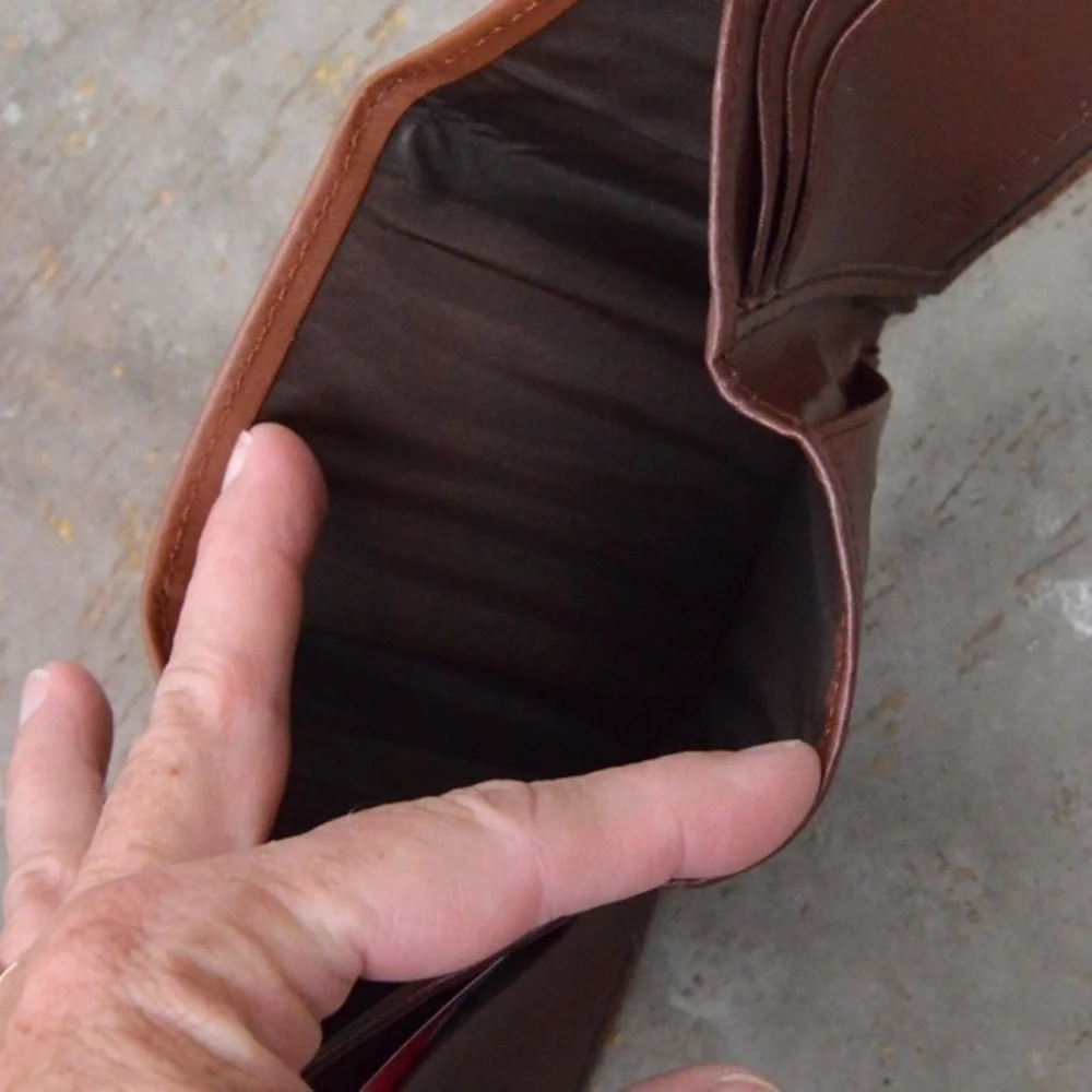 American Tourister Slim Trifold Brown Leather‎ Wallet, Never Used - Like New